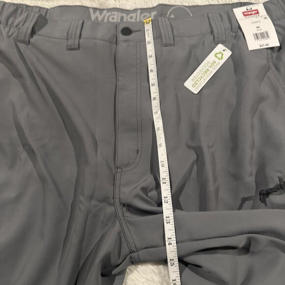 Wrangler Outdoor Mens NWT Field Utility Relaxed fit Shorts 44 gray elastic waist - Picture 8 of 12